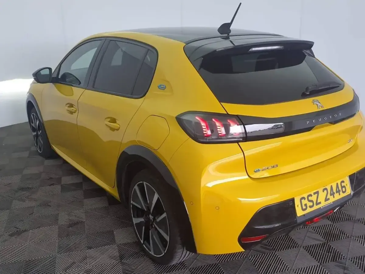 Used Peugeot e-208 Premium 100 kW (136 HP) 2022 Yellow Hatchback