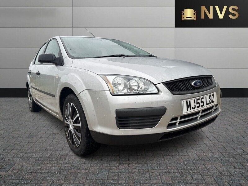 Silver Used 2005 Ford Focus Hatchback | £1,695 (Good price) - Image 1/4