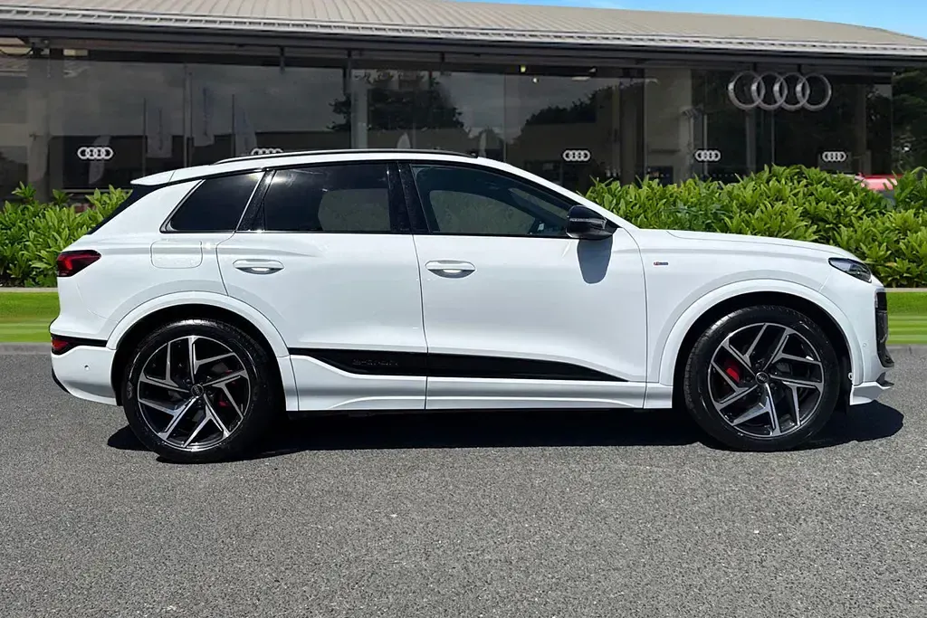 Used Audi Q6 e-tron Comfort 284 kW (387 HP) 2025 White SUV