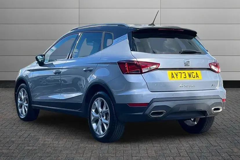 Used Seat Arona FR 110 HP (80 kW) 2023 Urban silver with black roof SUV