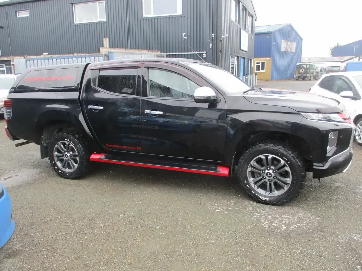 Used Mitsubishi L200 150 HP (110 kW) 2020 Black Pickup