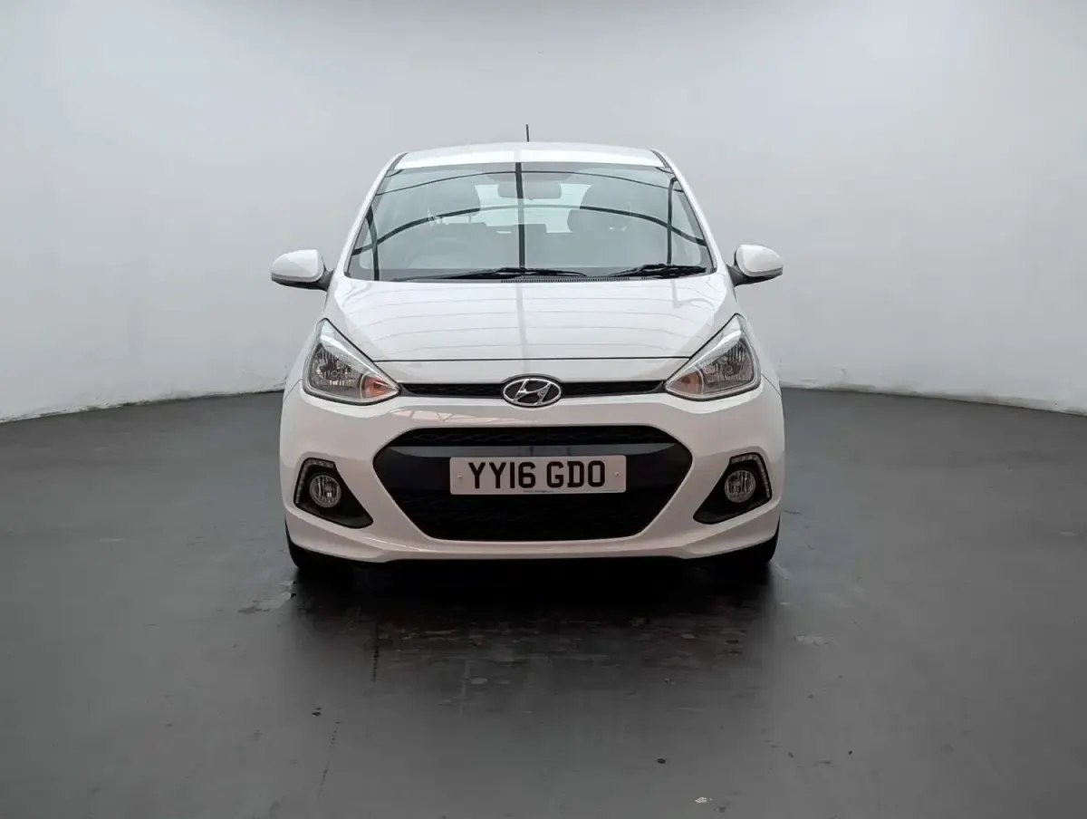 Usado Hyundai i10 Premium 66 HP (48 kW) 2016 Branco Citadino