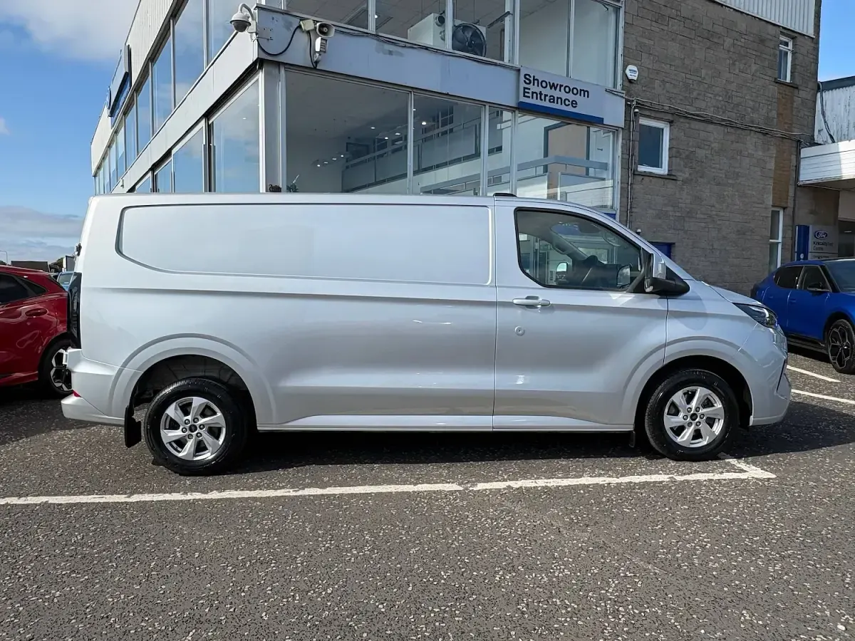Used Ford Transit Custom Limited 136 HP (100 kW) 2025 Silver Van