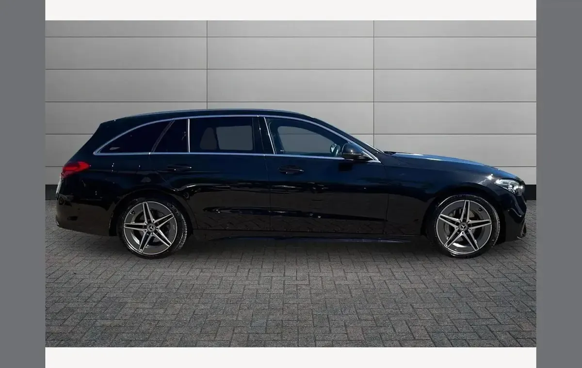 Używany Mercedes C220 AMG line 196 KM (144 kW) 2023 Czarny Kombi