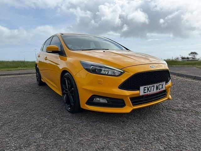 Used Ford Focus ST 185 HP (136 kW) 2017 Yellow Hatchback