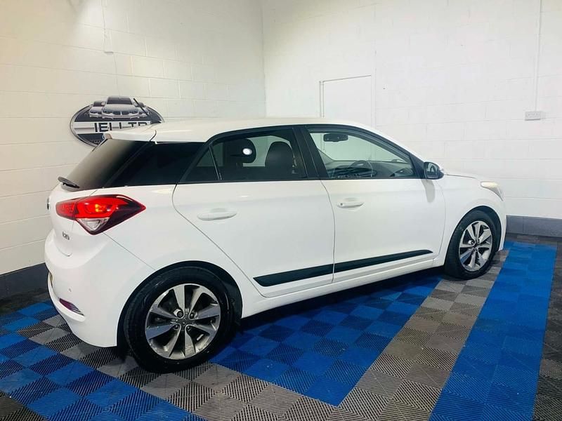 Used Hyundai i20 Premium 2016 White Hatchback