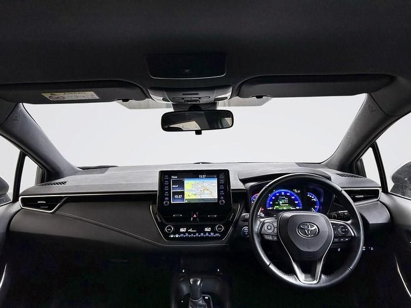 Used Toyota Corolla 122 HP (89 kW) 2021 White Estate