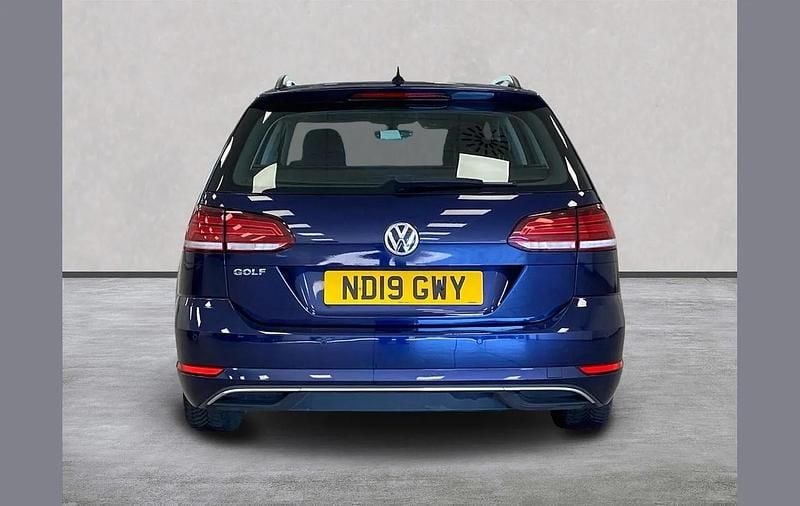 Used VW Golf VII SE 147 HP (108 kW) 2019 Blue Estate