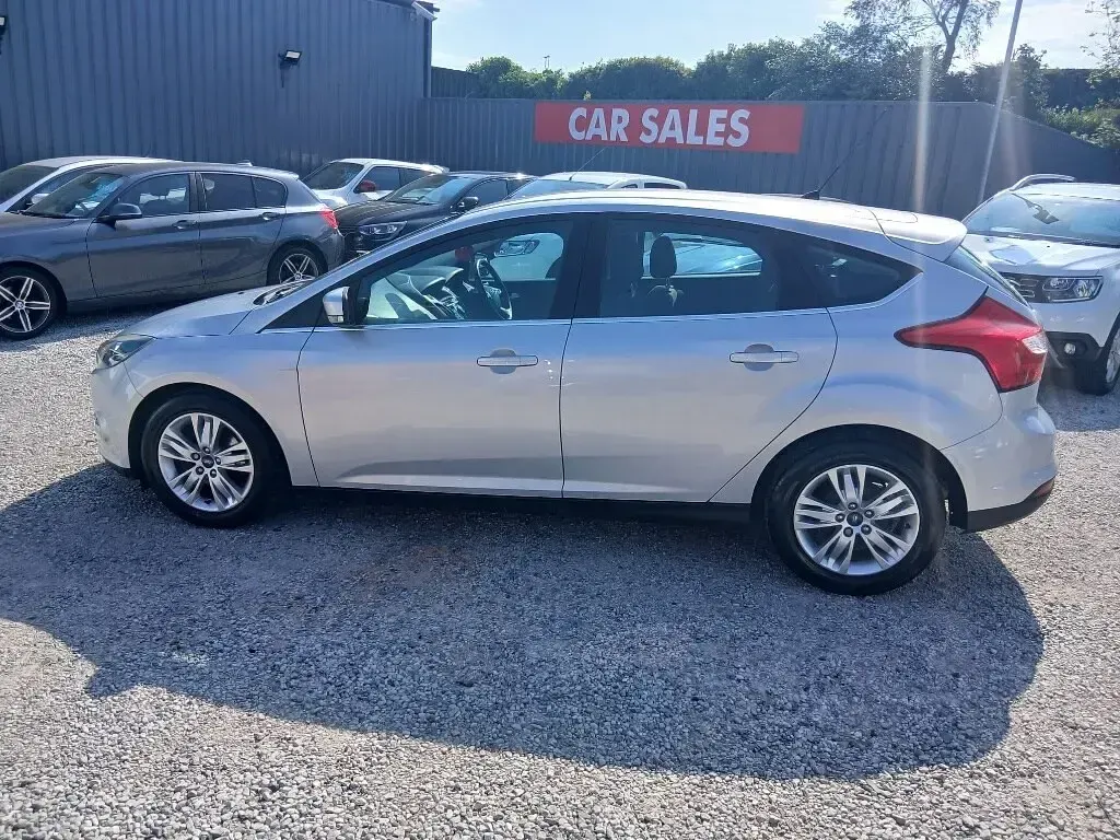 Used Ford Focus Titanium 125 HP (91 kW) 2014 Silver Hatchback