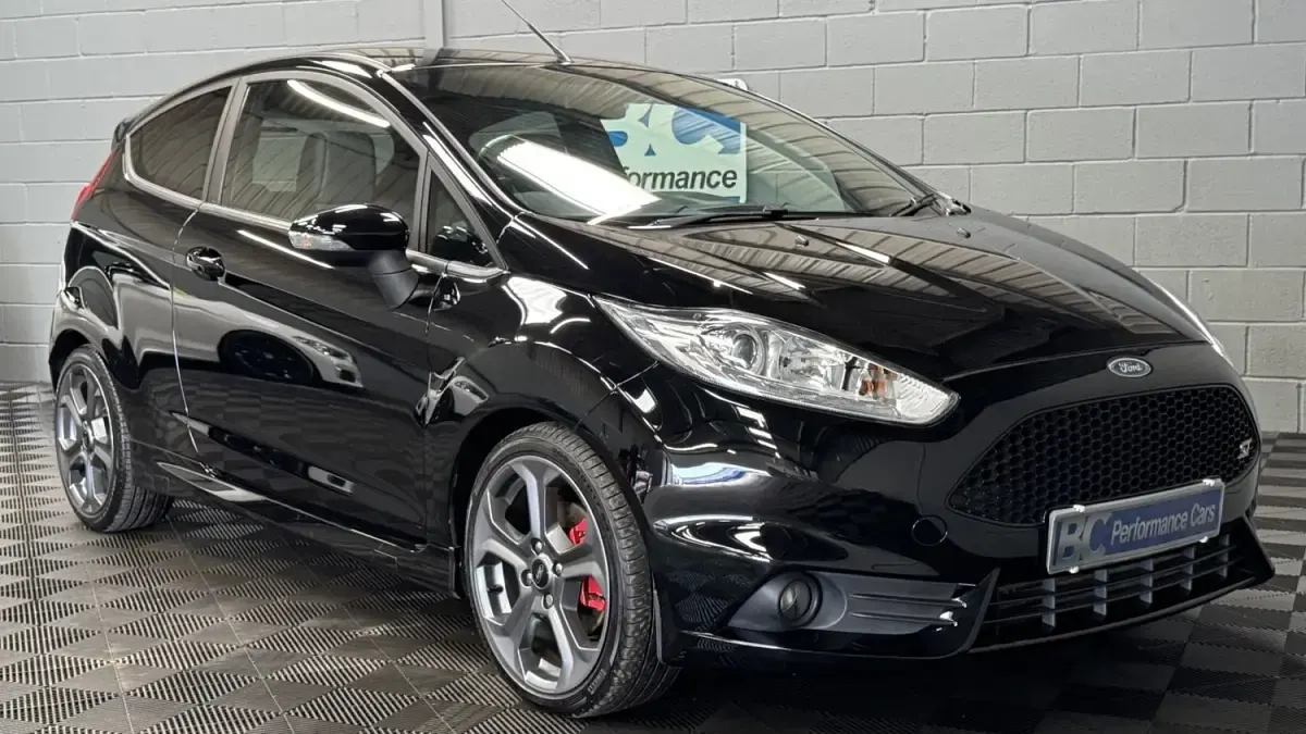 Begagnad Ford Fiesta ST 2017 Svart Halvkombi