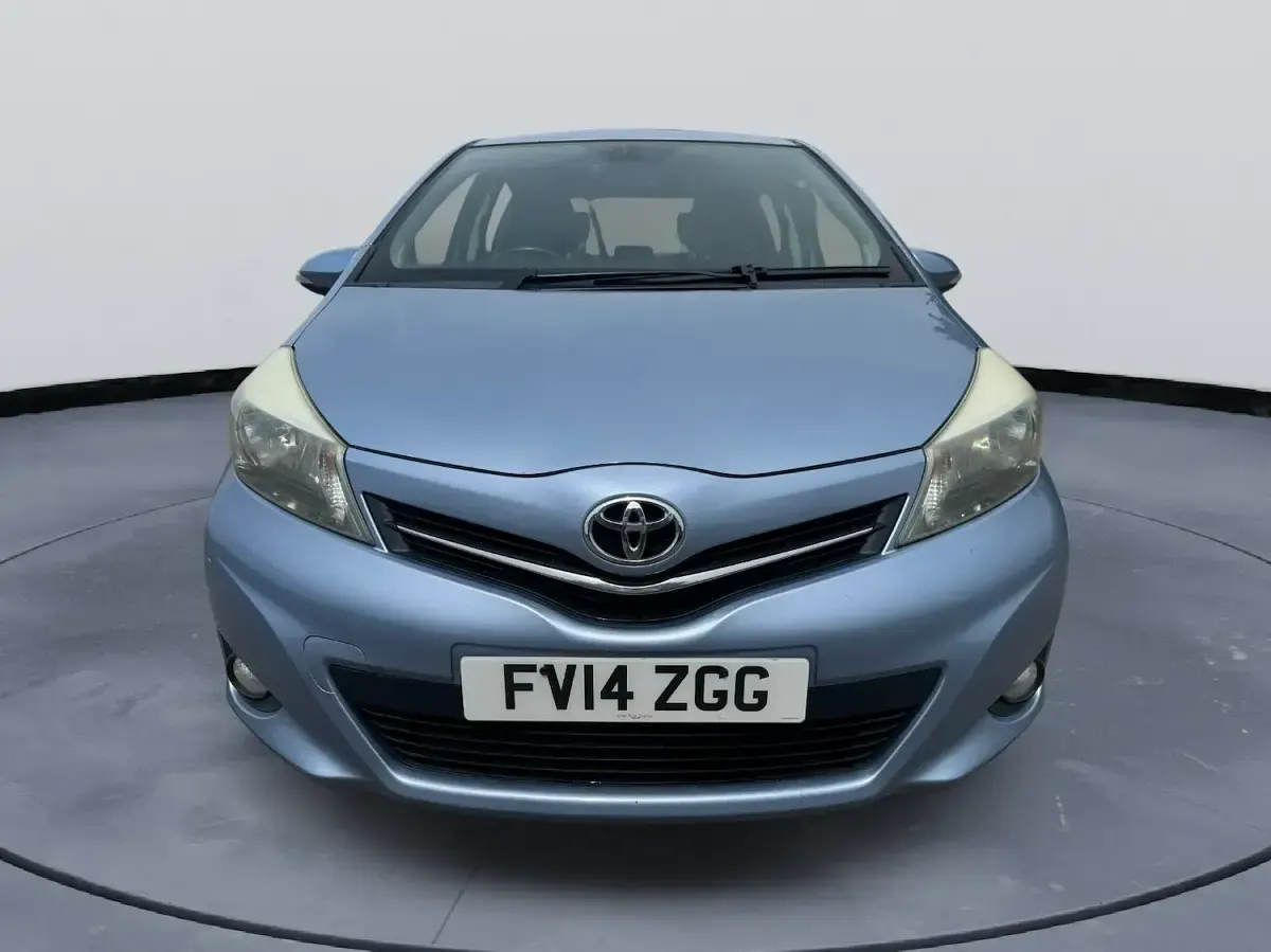 Used Toyota Yaris 90 HP (66 kW) 2014 Blue Hatchback