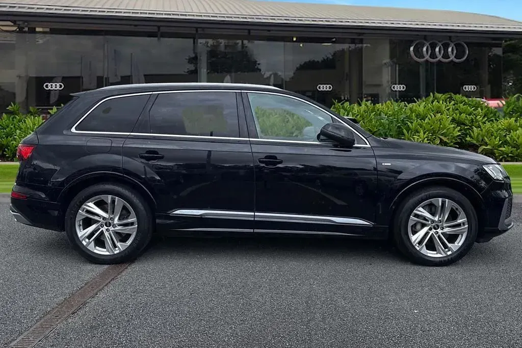 Used Audi Q7 S-Line 231 HP (169 kW) 2021 Black SUV