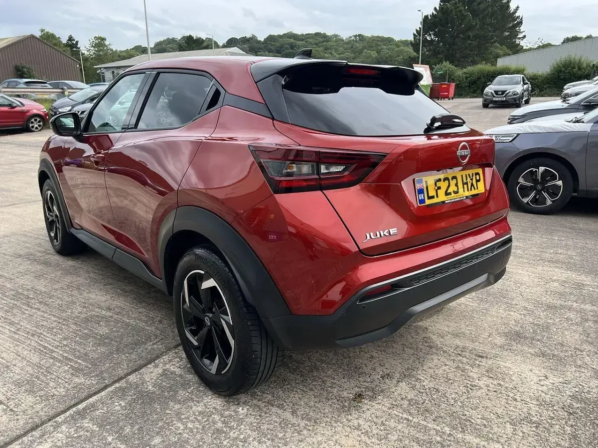 Used Nissan Juke N-Connecta 112 HP (82 kW) 2023 Red SUV