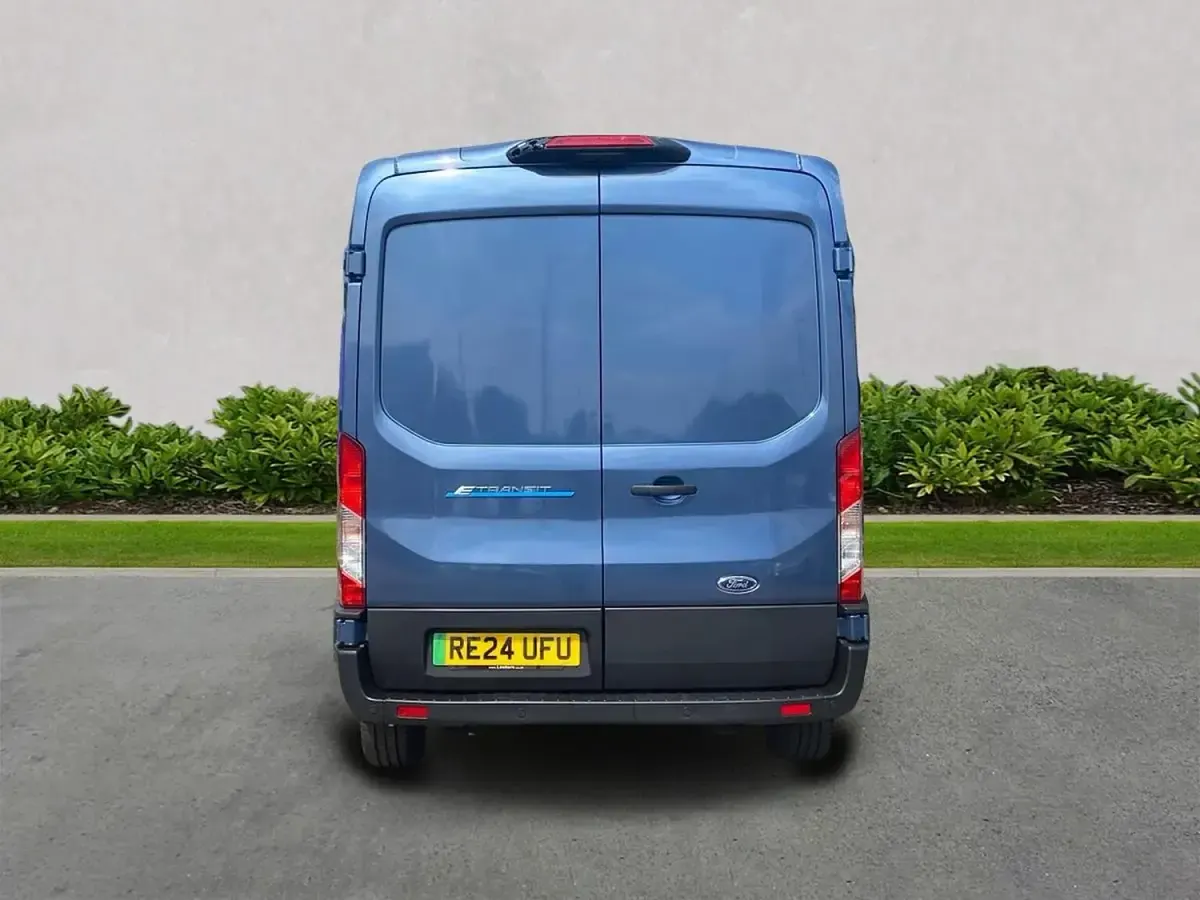 Begagnad Ford E-Transit Trend 2024 Blå Van