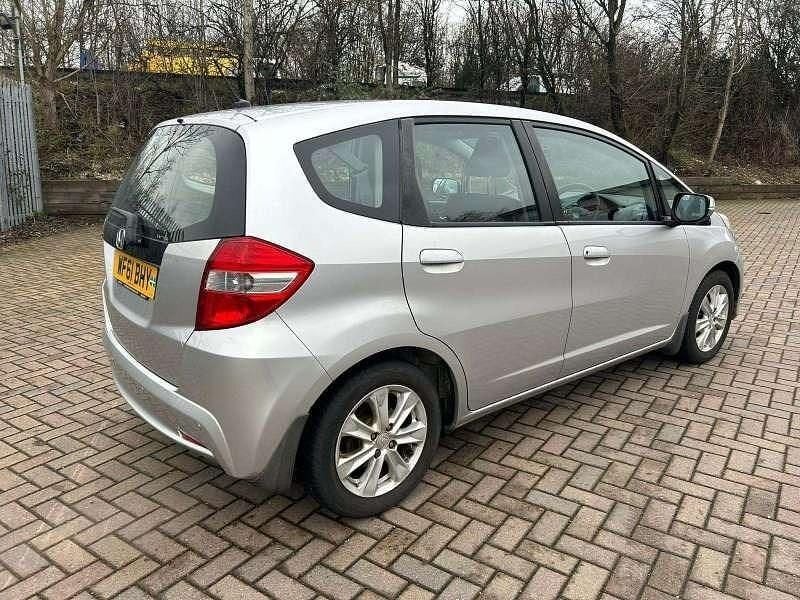 Used Honda Jazz ES 99 HP (72 kW) 2011 Silver Hatchback
