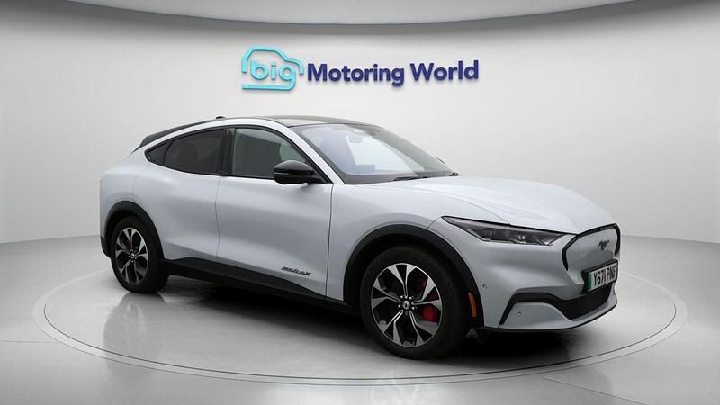 White Used 2021 Ford Mustang Mach-E Extended Range SUV | £23,300 (Good price) - Image 1/4