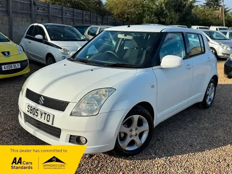 Used Suzuki Swift GLX 102 HP (75 kW) 2005 White Hatchback