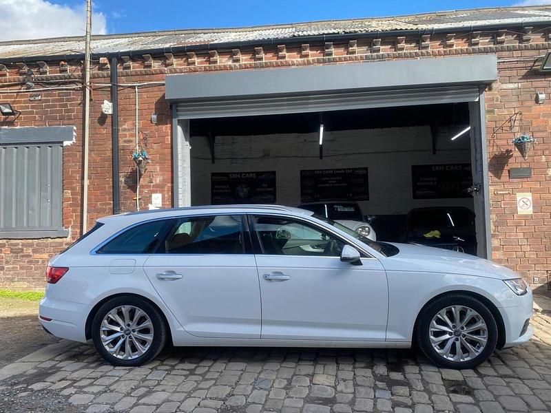 Used Audi A4 Comfort 2016 White Estate