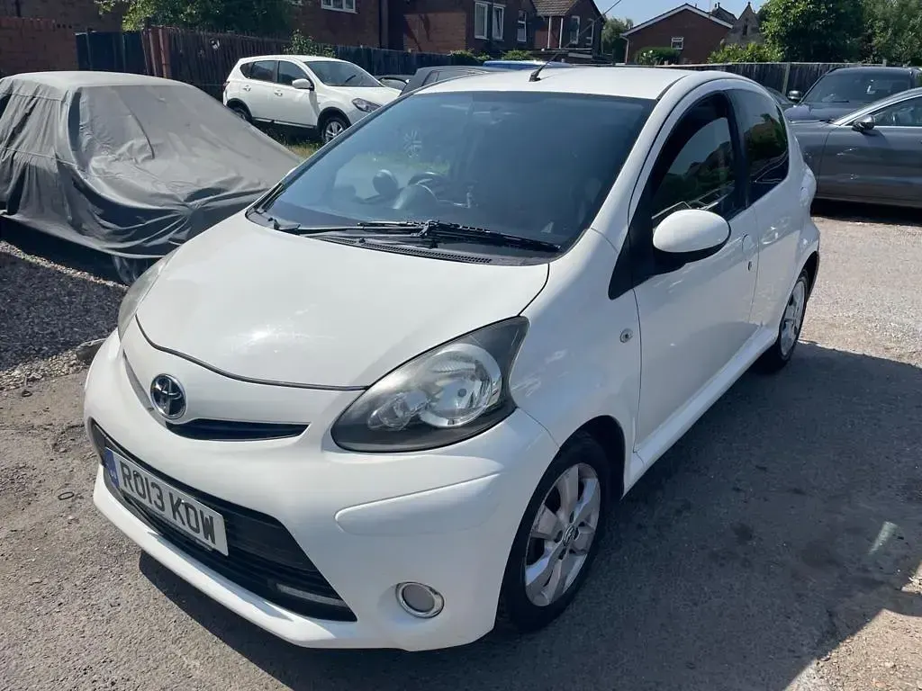 Used Toyota Aygo 68 HP (50 kW) 2013 White Hatchback