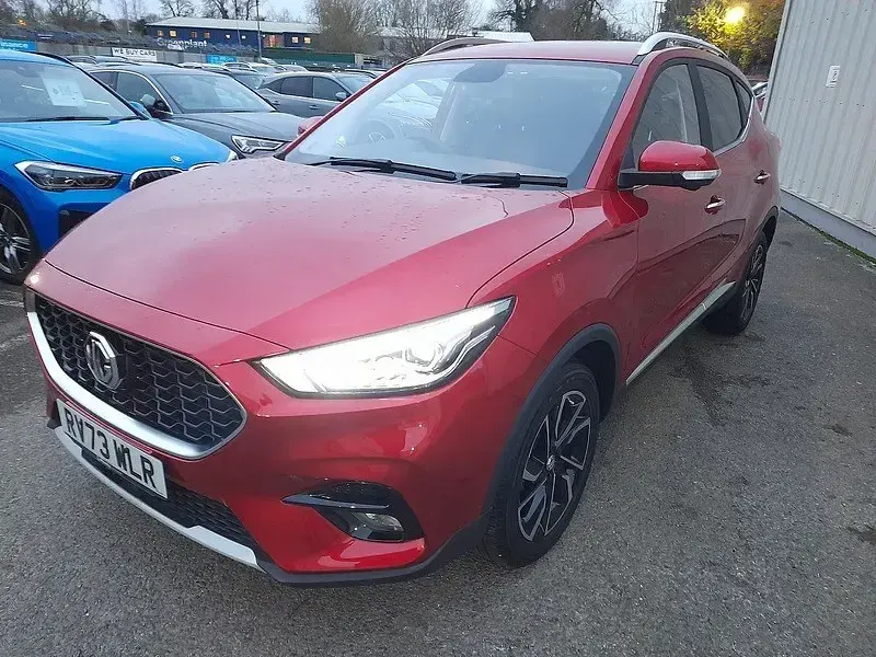 Używany MG ZS Exclusive 111 KM (81 kW) 2024 Czerwony SUV