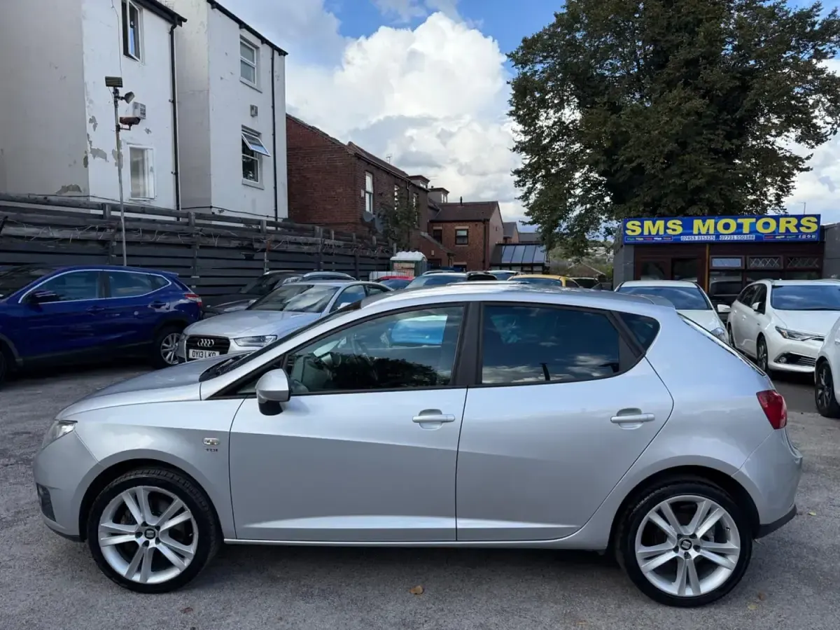 Begagnad Seat Ibiza 105 HK (77 kW) 2011 Silver Halvkombi
