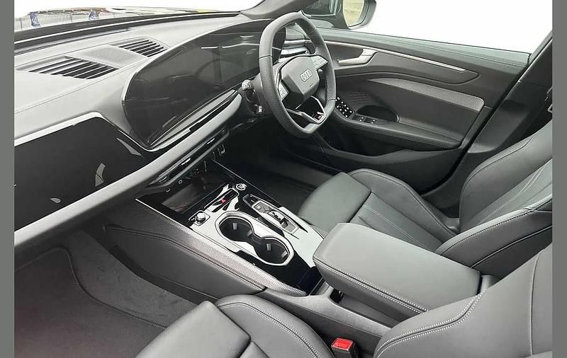 Used Audi A6 S-Line 200 HP (147 kW) 2025 Green Estate