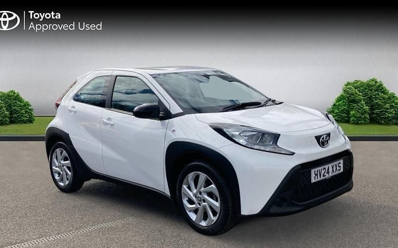 Used Toyota Aygo X PURE 72 HP (52 kW) 2024 Pure white SUV