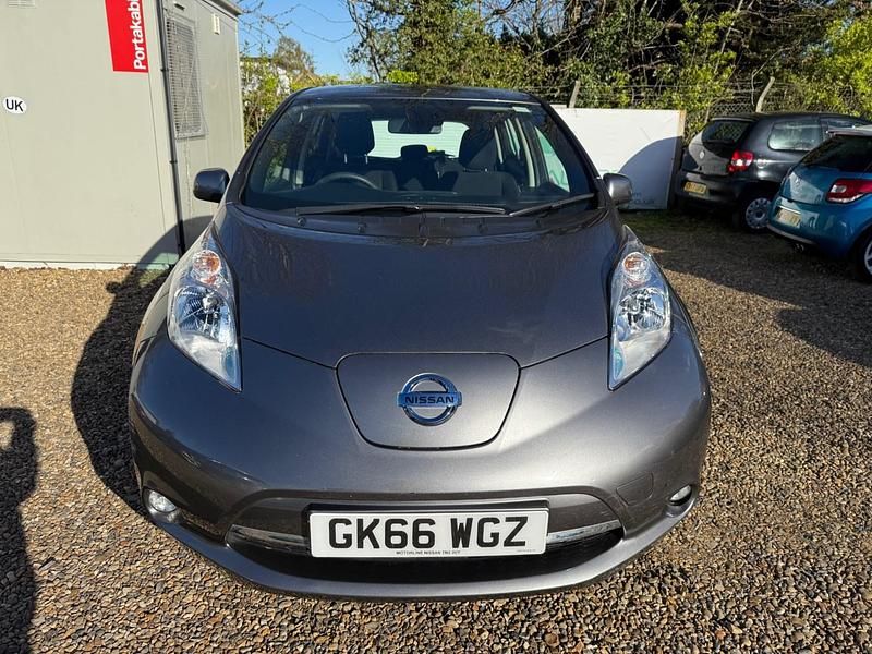 Begagnad Nissan Leaf Acenta 80 kW (109 HK) 2016 Grå Halvkombi