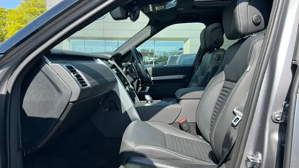 Used Land Rover Discovery 350 HP (257 kW) 2025 Metallic  eiger grey SUV