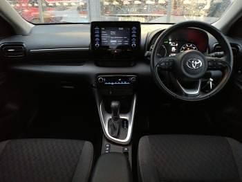 Used Toyota Yaris Hybrid 116 HP (85 kW) 2023 White Hatchback