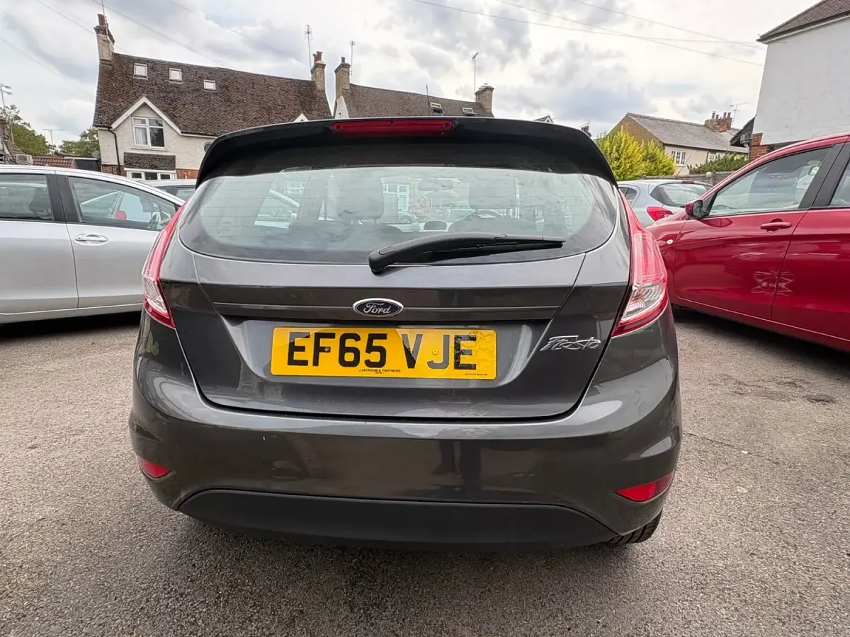 Used Ford Fiesta Zetec 82 HP (60 kW) 2015 Grey Hatchback