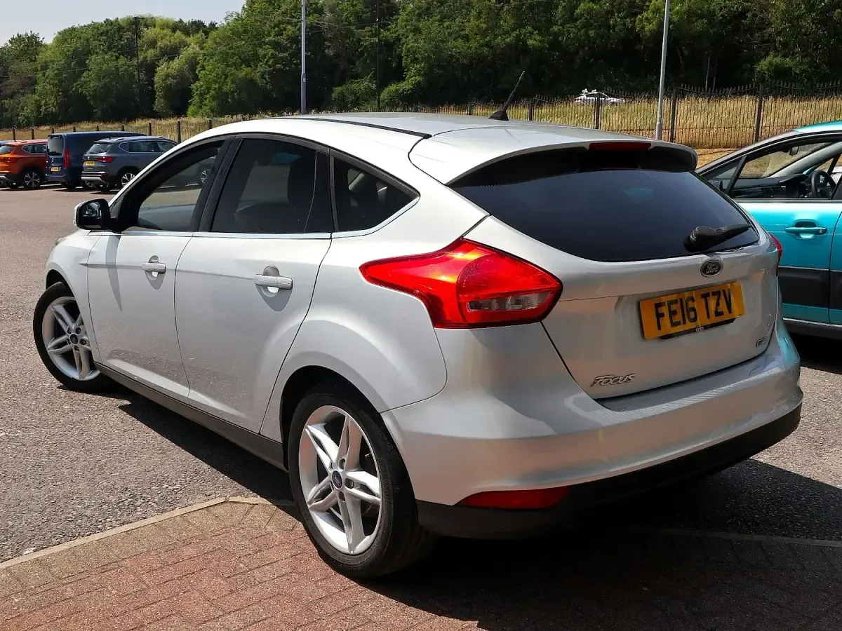 Used Ford Focus Zetec 125 HP (91 kW) 2016 Silver Hatchback
