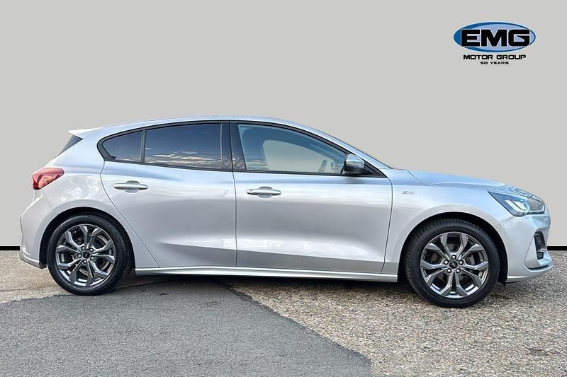 Used Ford Focus ST-Line 125 HP (91 kW) 2022 Silver Hatchback