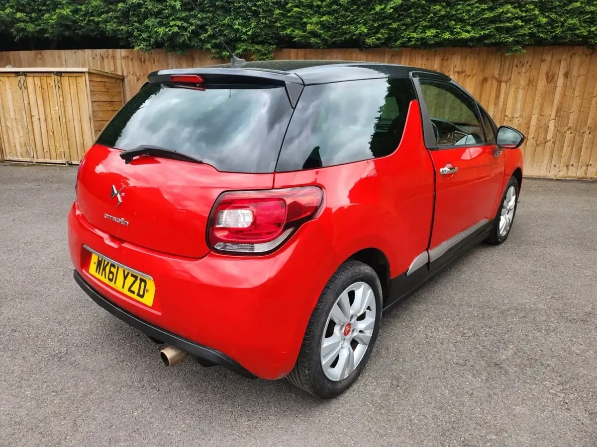 Begagnad Citroën DS3 120 HK (88 kW) 2011 Röd Halvkombi