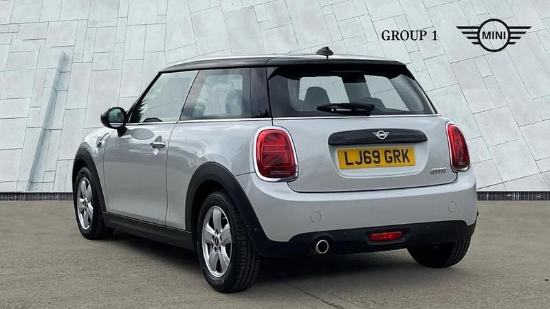 Used Mini Cooper Classic 134 HP (98 kW) 2019 Silver Hatchback