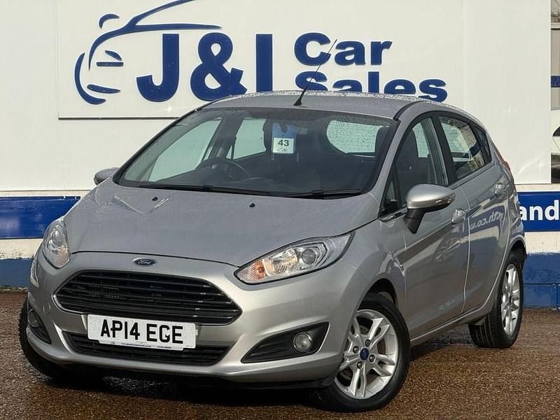 Used Ford Fiesta Zetec 100 HP (73 kW) 2014 Silver Hatchback