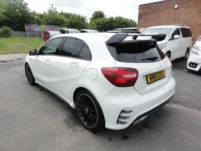 Begagnad Mercedes A180 Premium Plus 2018 Vit Halvkombi