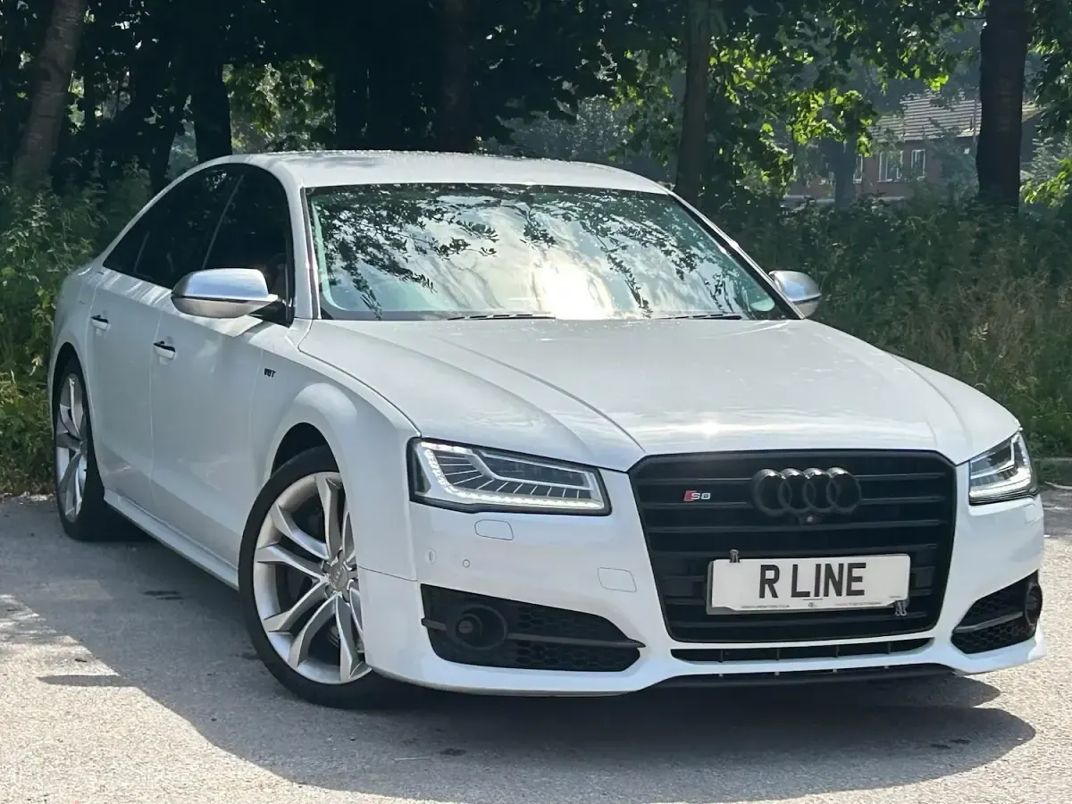 Used Audi A8 Advanced 435 HP (319 kW) 2016 White Sedan