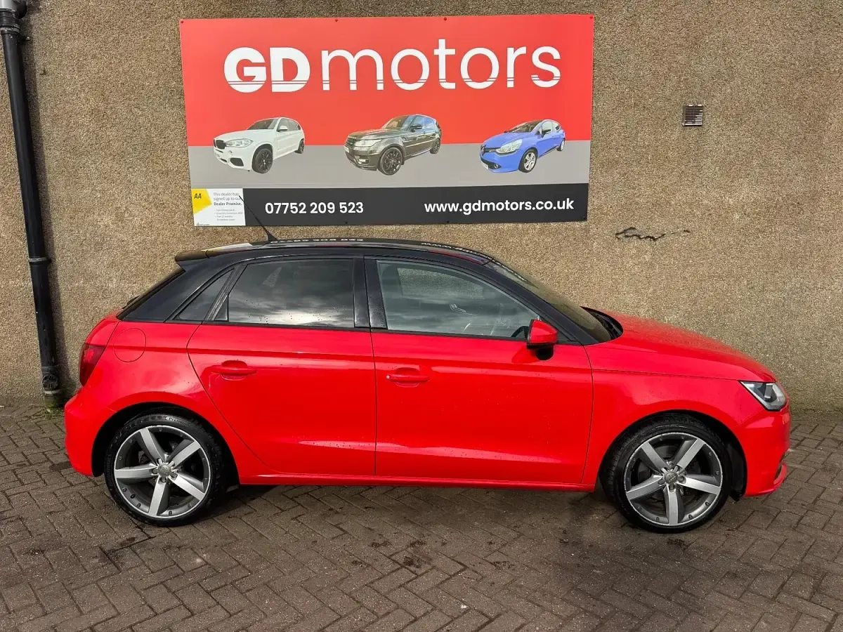 Usado Audi A1 Sportback Sport 116 HP (85 kW) 2015 Vermelho Citadino