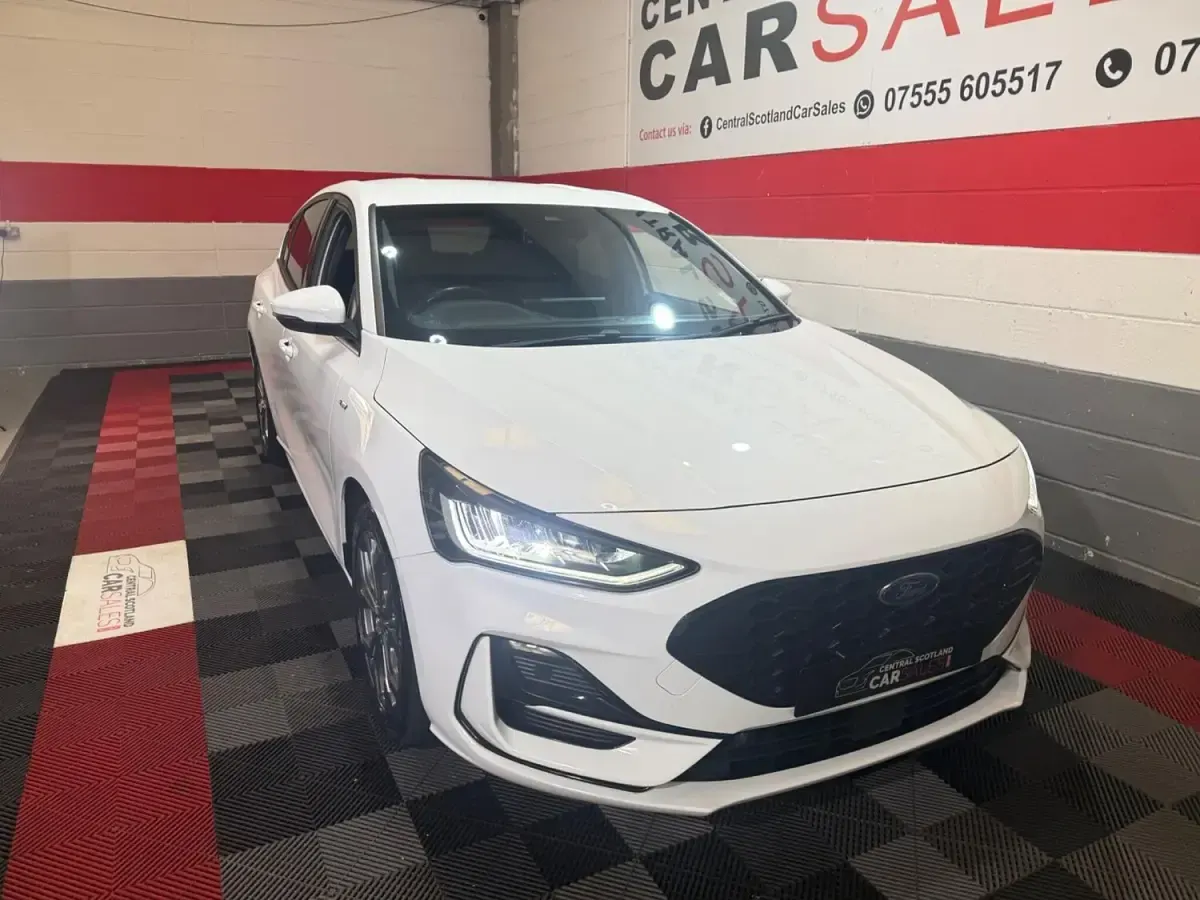 Used Ford Focus ST-Line 2023 White Hatchback