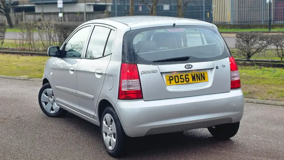 Second-hand Kia Picanto LX 64 CP (47 kW) 2006 Argintiu Hatchback