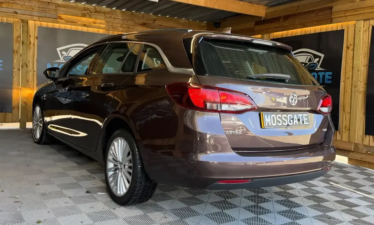 Używany Vauxhall Astra Elite 136 KM (100 kW) 2016 Brązowy Kombi