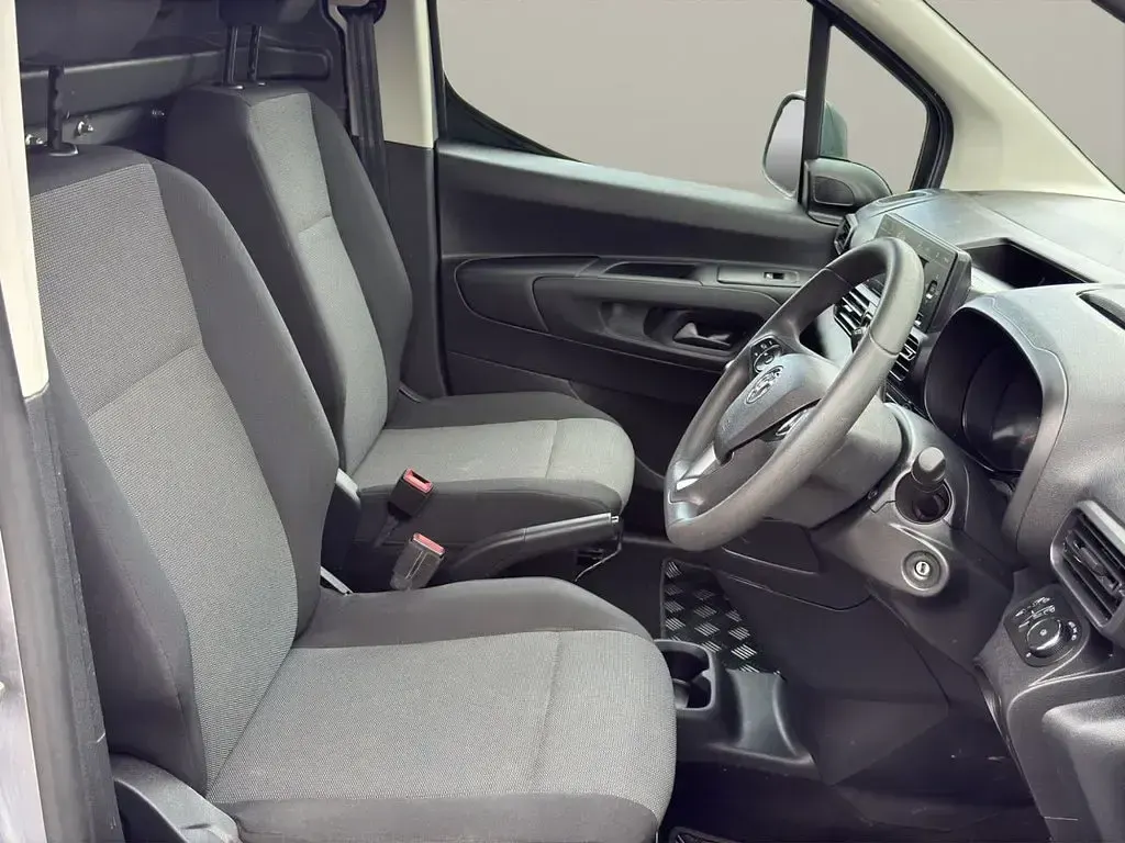 Used Vauxhall Combo Sportive 100 HP (73 kW) 2019 Grey MPV