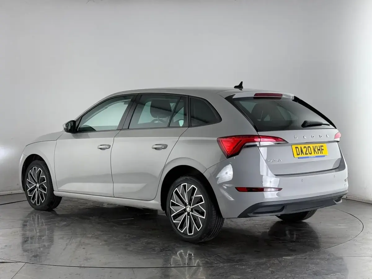 Usado Skoda Scala SE L 2020 Gris Utilitario
