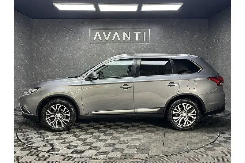 Usado Mitsubishi Outlander 147 HP (108 kW) 2017 Cinzento SUV