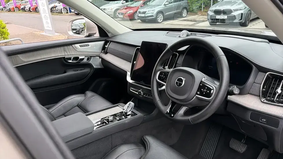 Used Volvo XC90 Ultra 250 HP (183 kW) 2025 Gold SUV