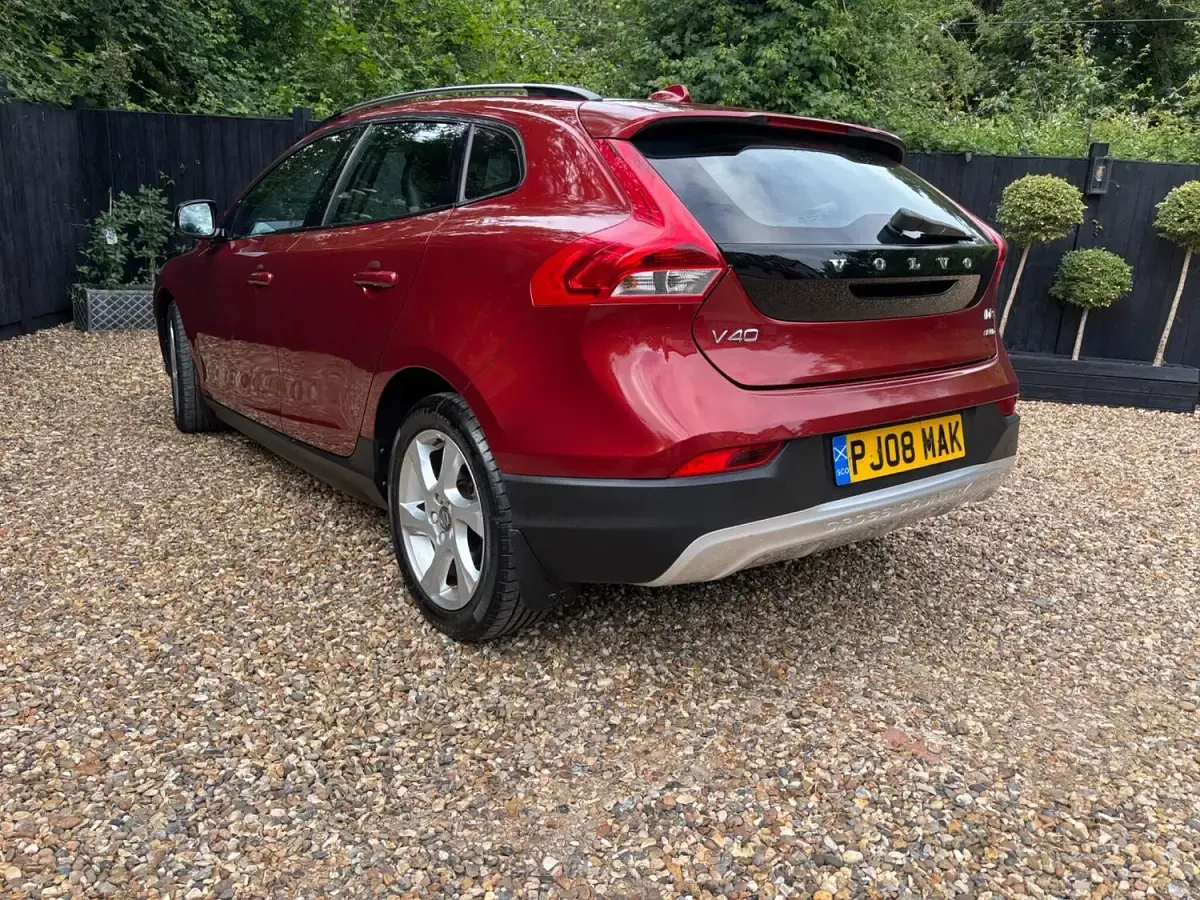 Used Volvo V40 2015 Red Hatchback