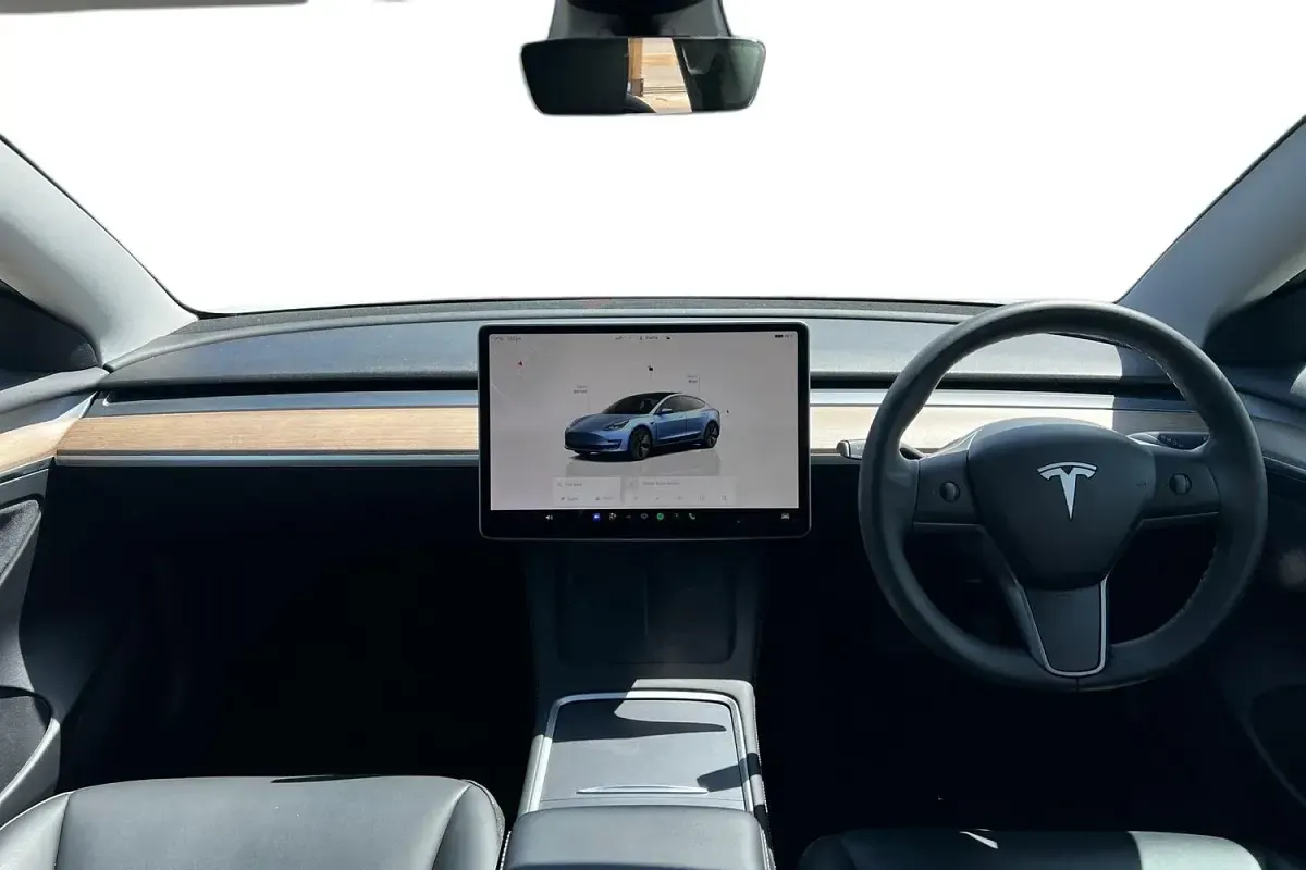 Used Tesla Model 3 RWD 208 kW (283 HP) 2022 White Sedan