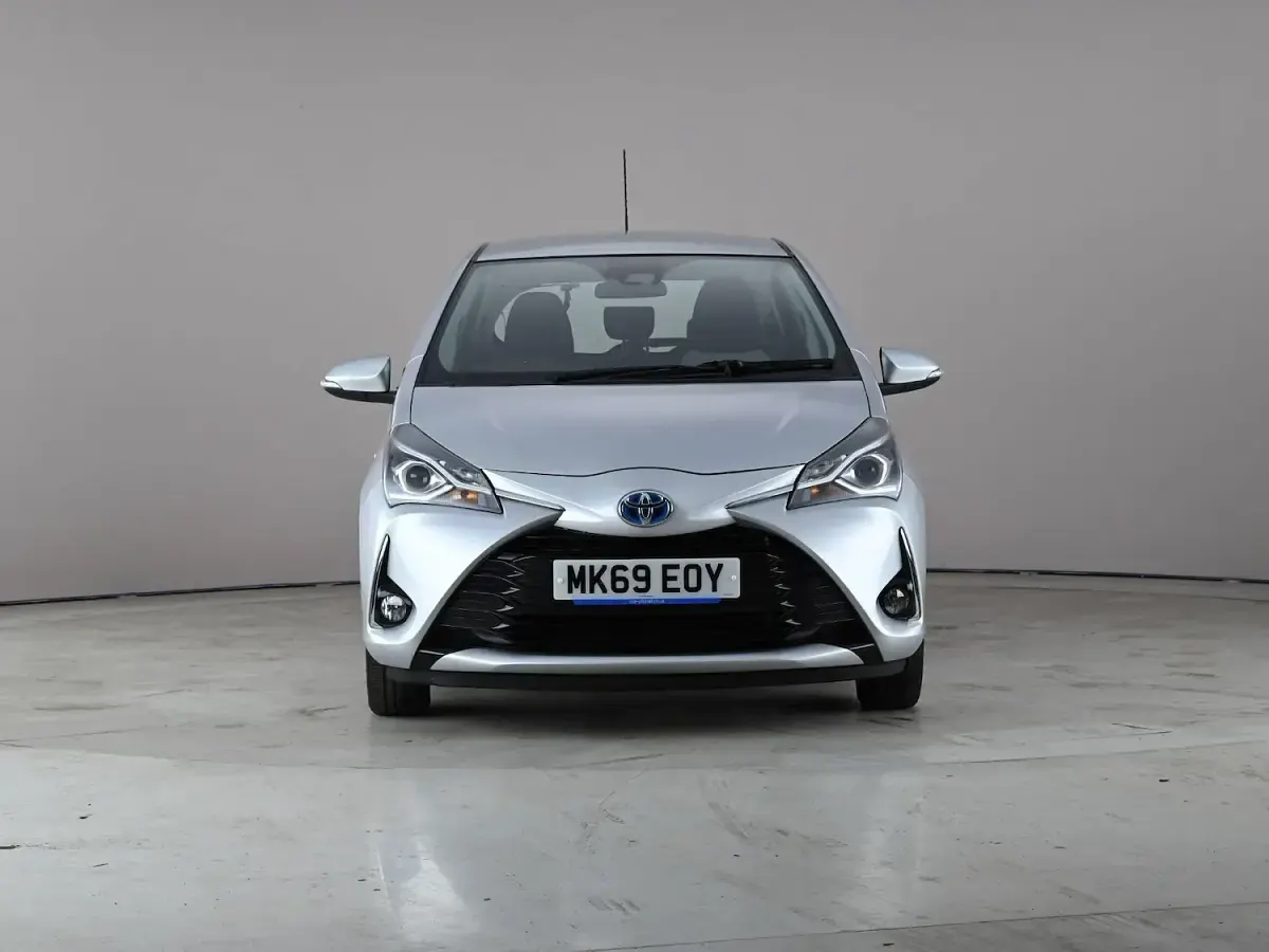 Used Toyota Yaris Hybrid 101 HP (74 kW) 2019 Hatchback