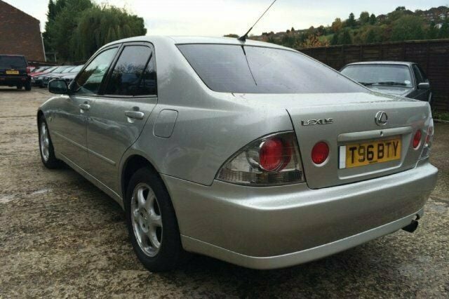 Used Lexus IS200 153 HP (112 kW) 1999 Sedan